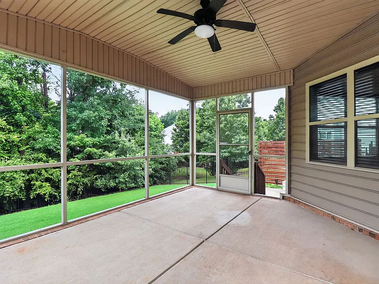 549 Daventry Ct — Photo 20