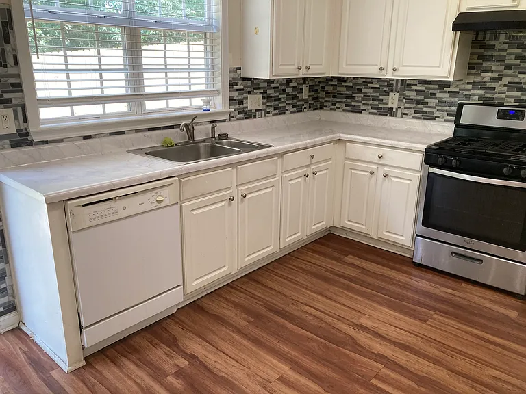 702 Wamock Dr — Photo 9