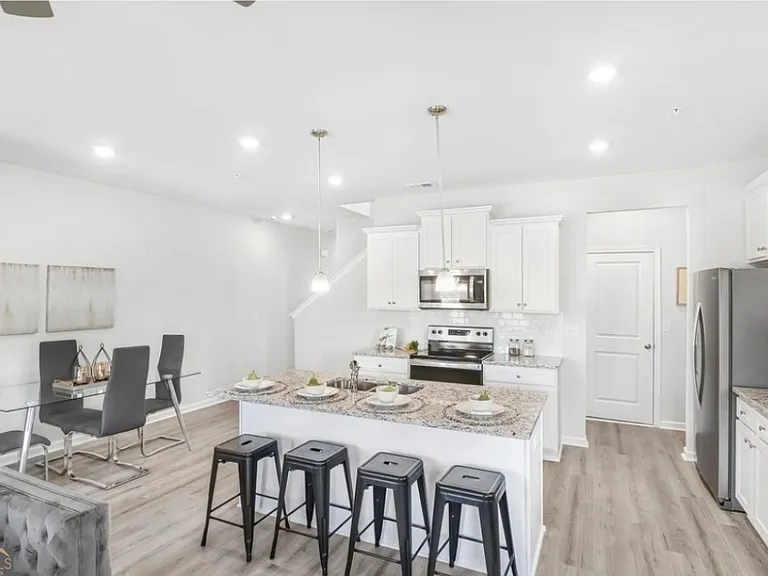 11722 Chatham Dr — Photo 4