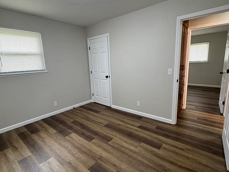 2230 N Aline Ave — Photo 14