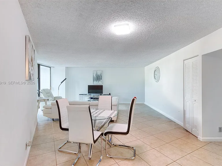800 Parkview Dr #311 — Photo 6