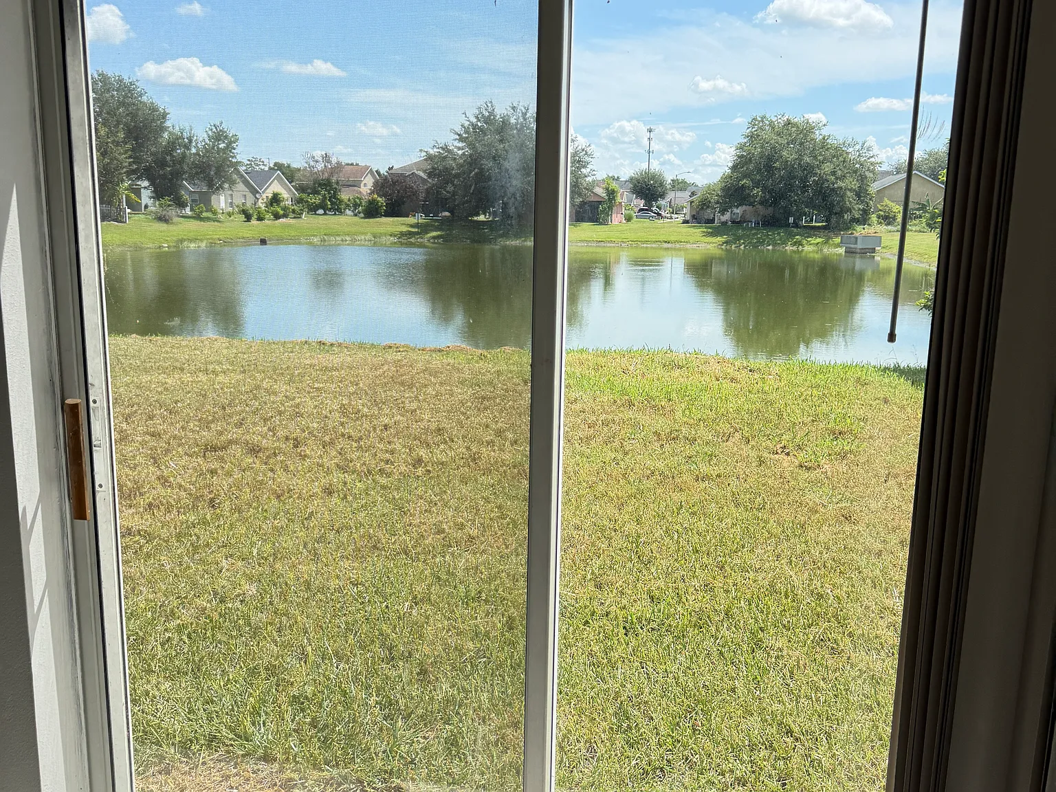 4 bed, 1927 sqft, $2,500 — Photo 2