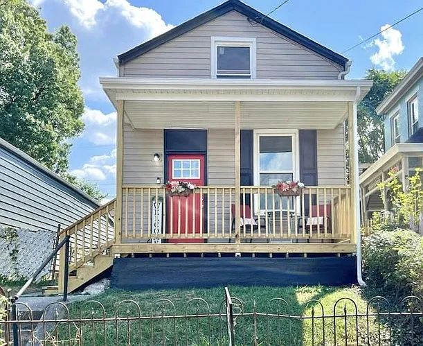 230 W 9th St