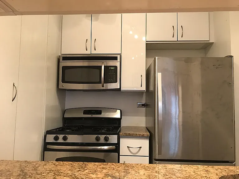 145 E 48th St #18G — Photo 4