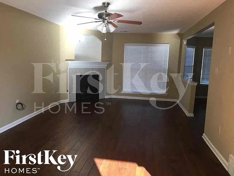 7372 Hunters Forest Dr — Photo 2