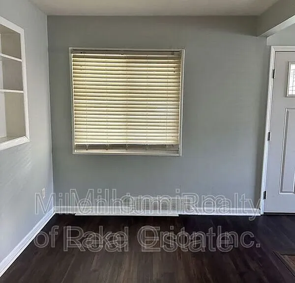 260 W Longfellow Ave — Photo 4