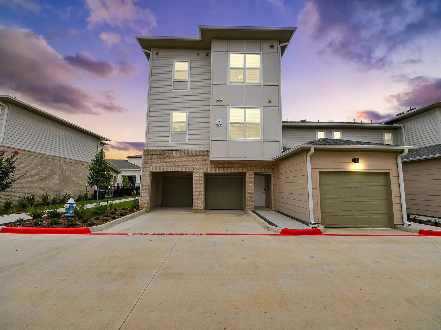 2 bed, 2.5 bath, 1513 sqft, $2,575 — Photo 1
