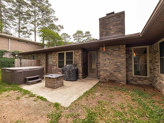 5th image of 2109 Pinewood Dr