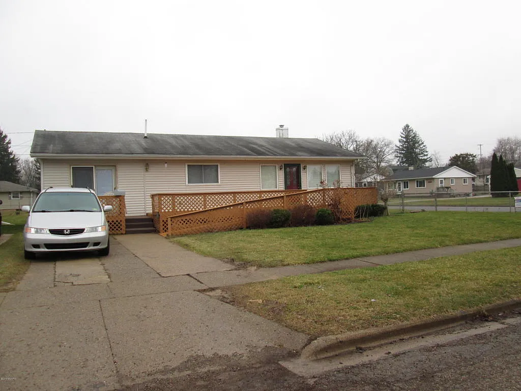 102 Ford Rd photo 1