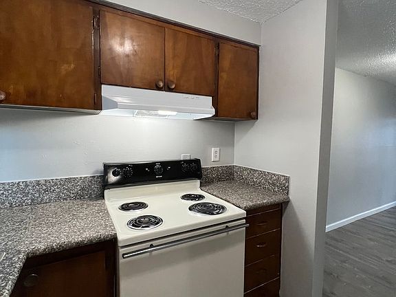 4th image of 15850 NE Glisan St APT 15