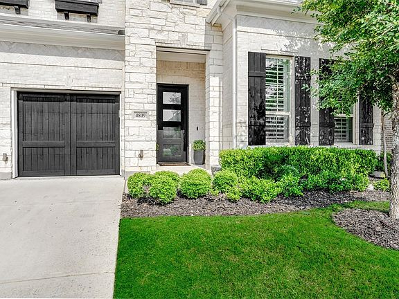2nd image of 4809 Latour Ln
