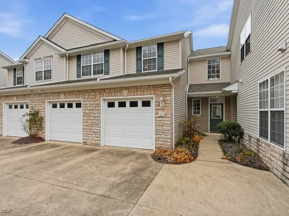 104 Falls River Dr, Munroe Falls, OH 44262