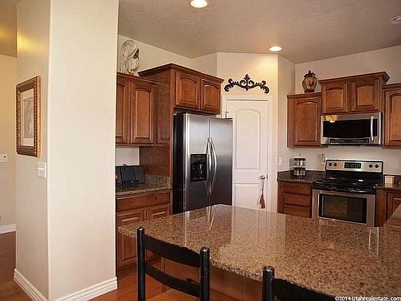 2nd image of 602 W Aspen Hills Blvd