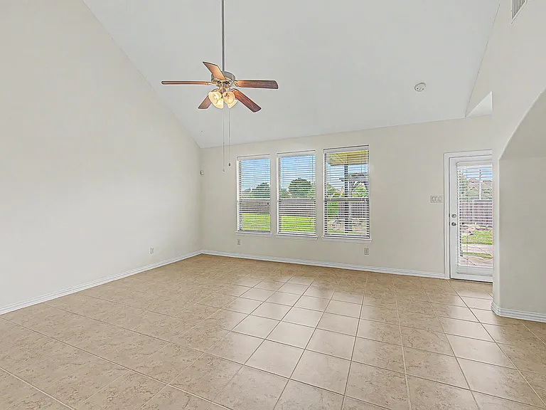 2302 Blue Jay Ln — Photo 14