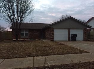 1004 Teak Ct, Moore, OK 73160