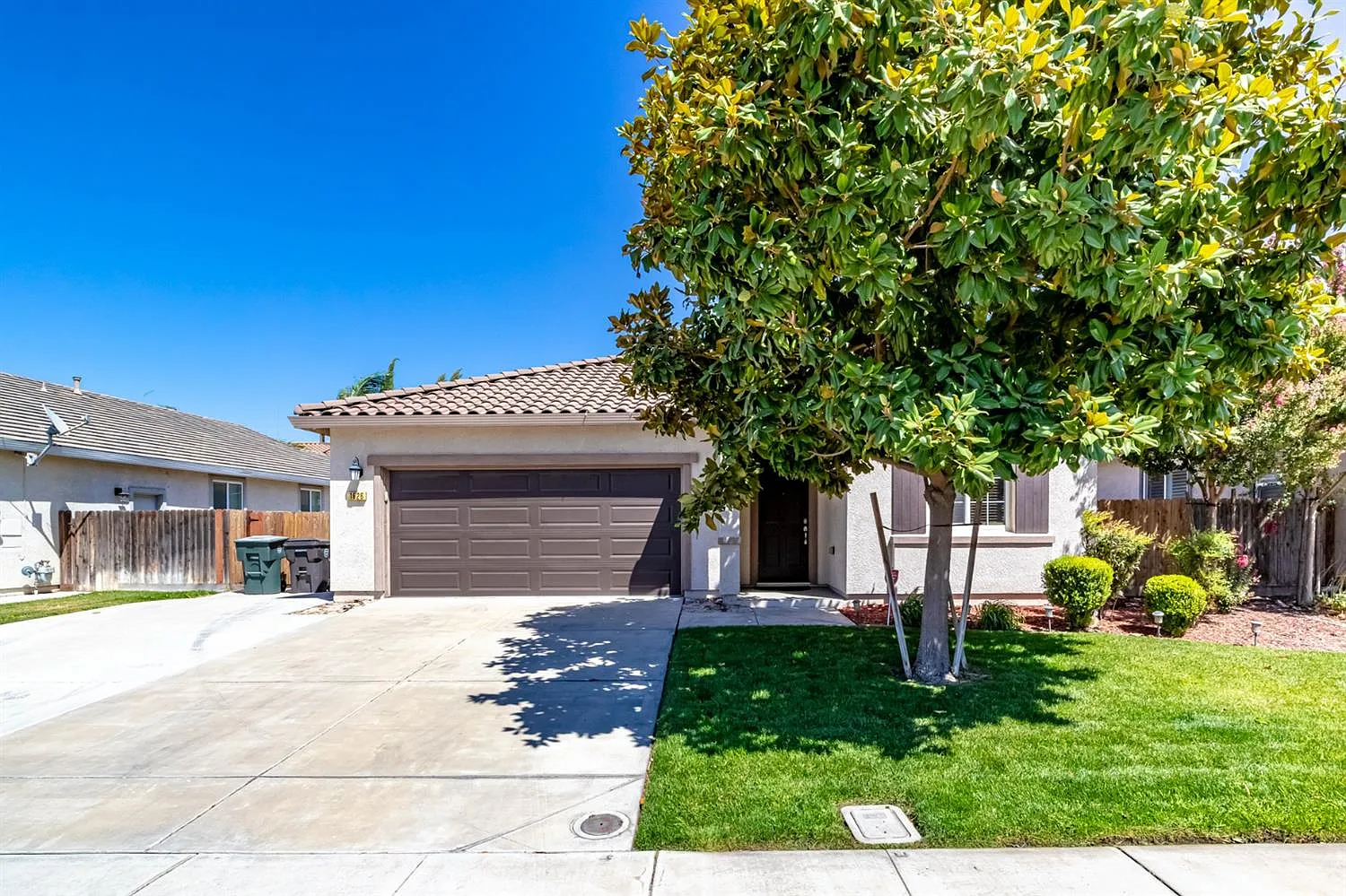 1626 Topiary Dr photo 1