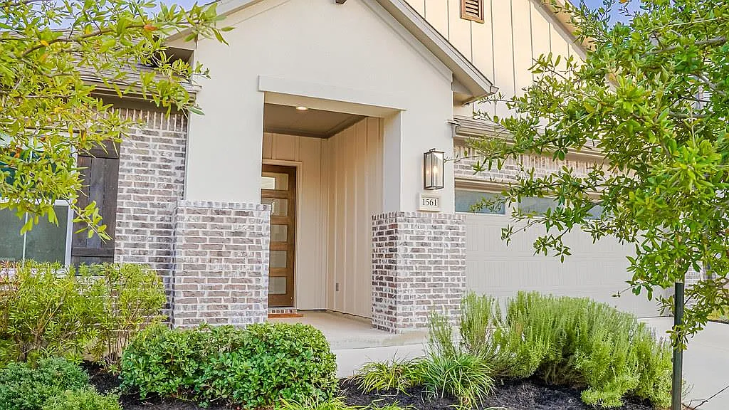 4 bed, 3.5 bath, 2157 sqft, $2,700 — Photo 2
