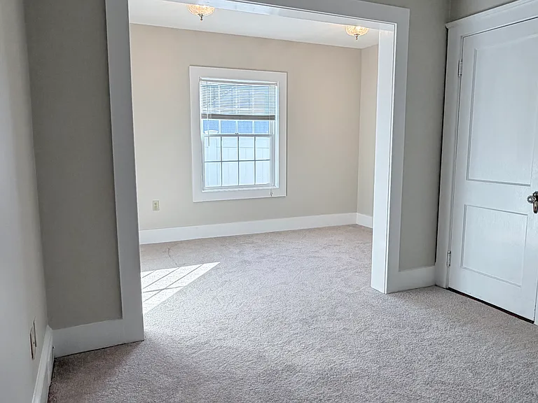 114 Lafayette Rd — Photo 11