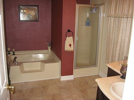 4th image of 2721 Burlwood Dr