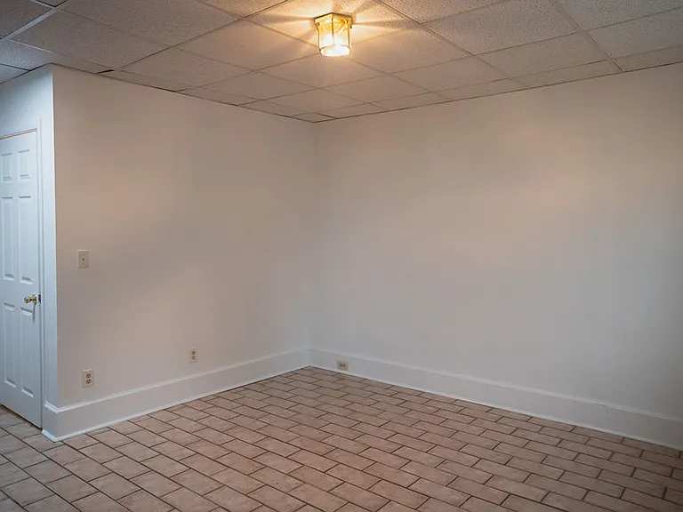 415 Wyandotte Street — Photo 8