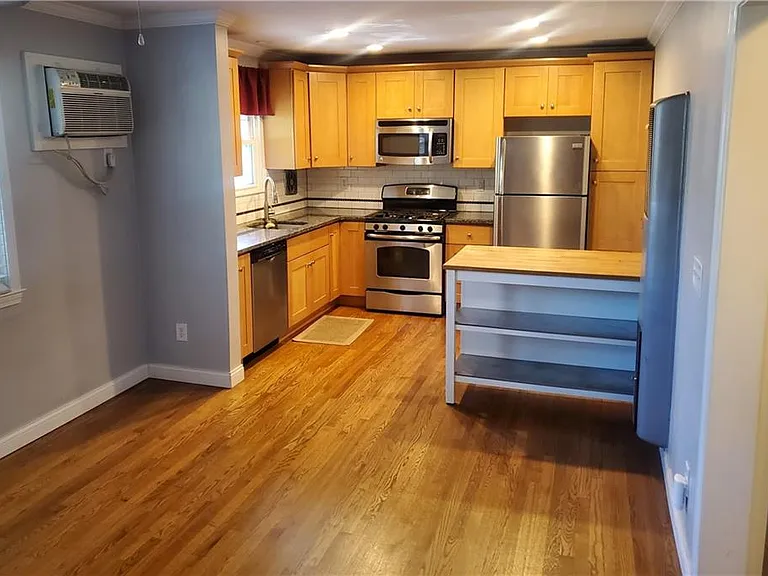 1042 Saint Charles Ave NE #6 — Photo 5