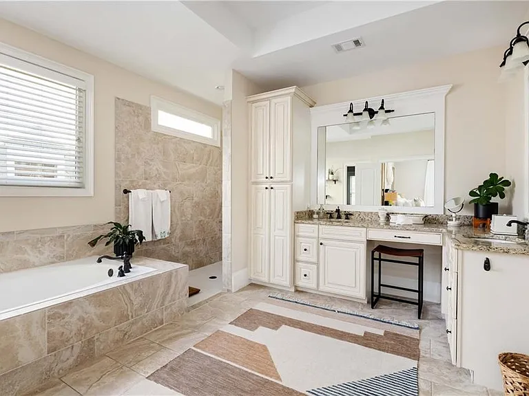 582 Charleston Ave SE — Photo 5