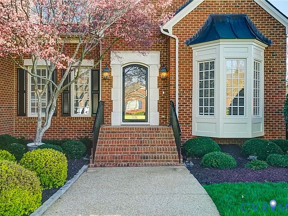 3rd image of 504 Hunt Field Rd