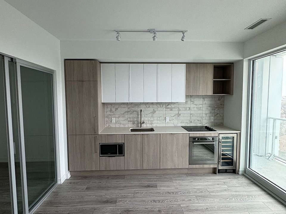 1st image of 2020 Bathurst St #1512