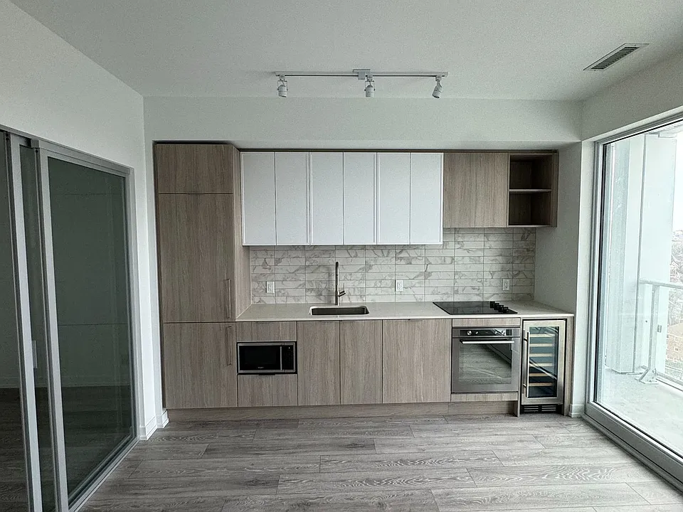 2020 Bathurst St #1512