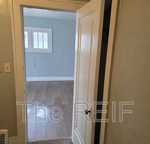 1023 Barrie Ave — Photo 7