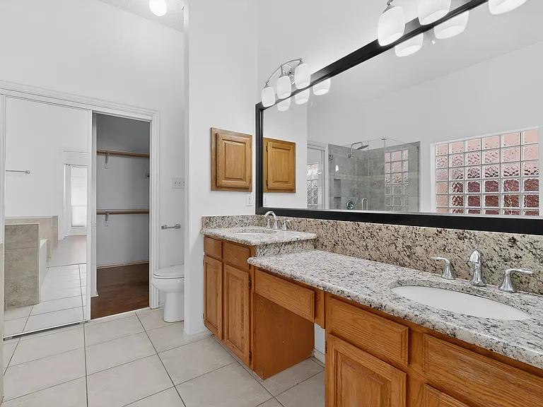 636 N Allen Rd — Photo 25