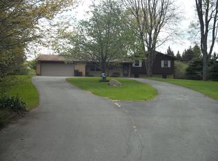 1627 Bosak Dr, Brighton, MI