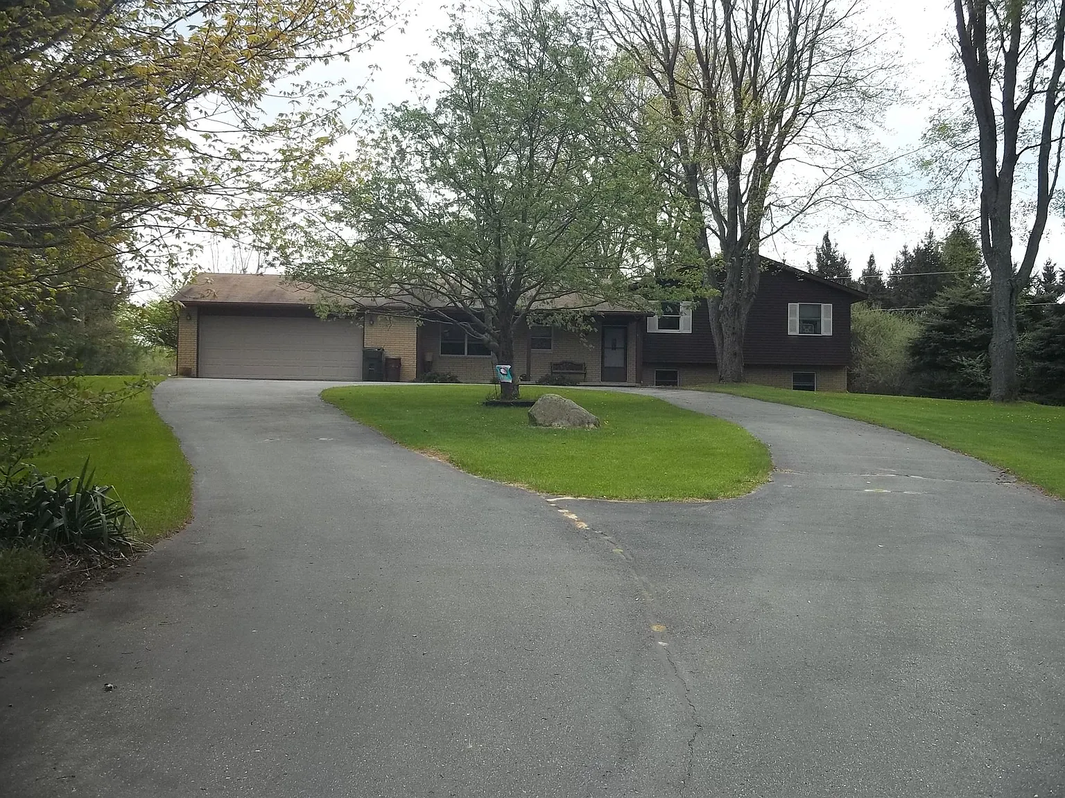 1627 Bosak Dr photo 1