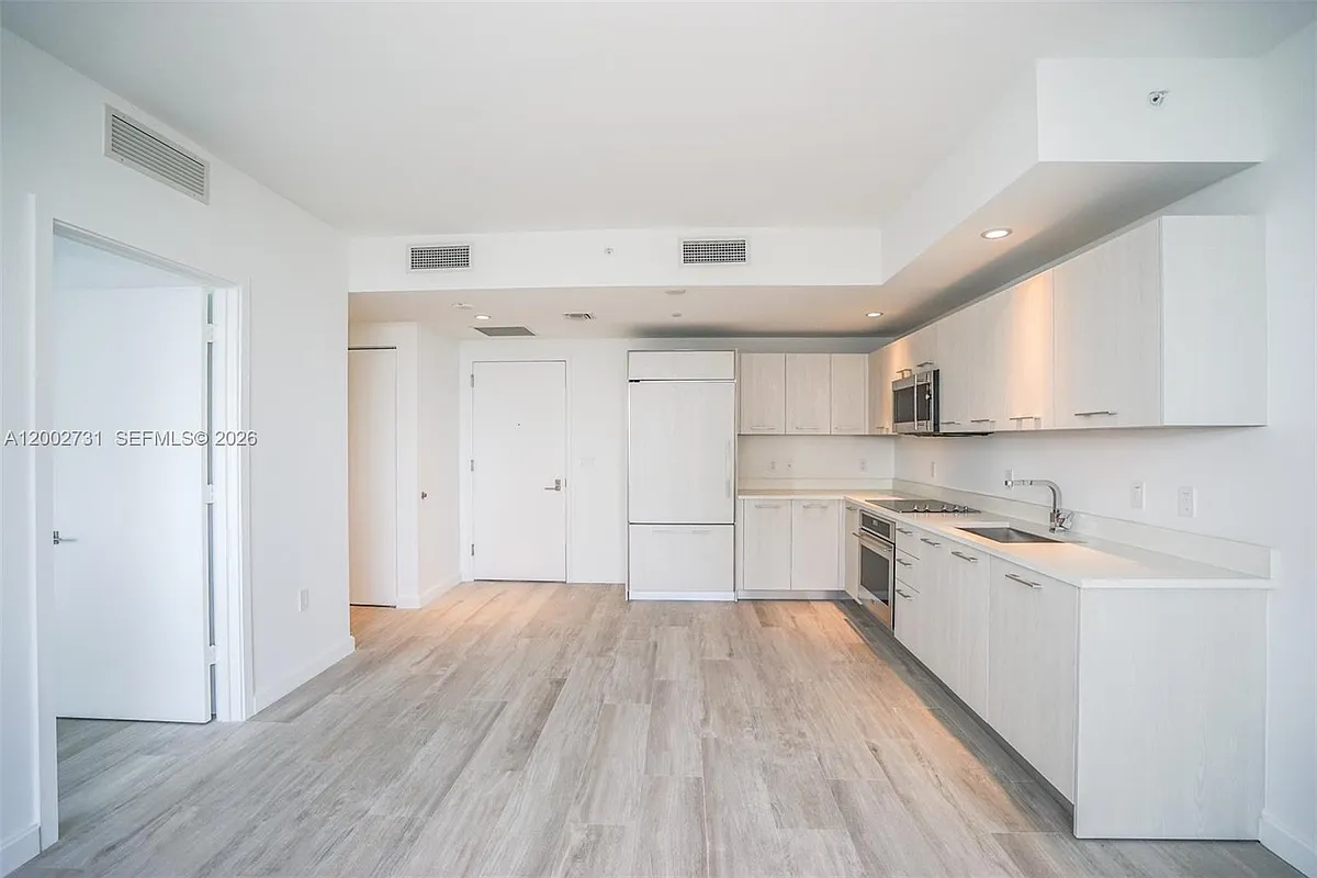 Photo 2 of 21 - 55 SW 9th St #2907 - Miami, FL Building Photo - 55 SW 9th St #2907