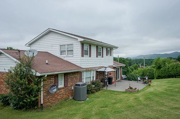 5th image of 1144 Memorial Dr