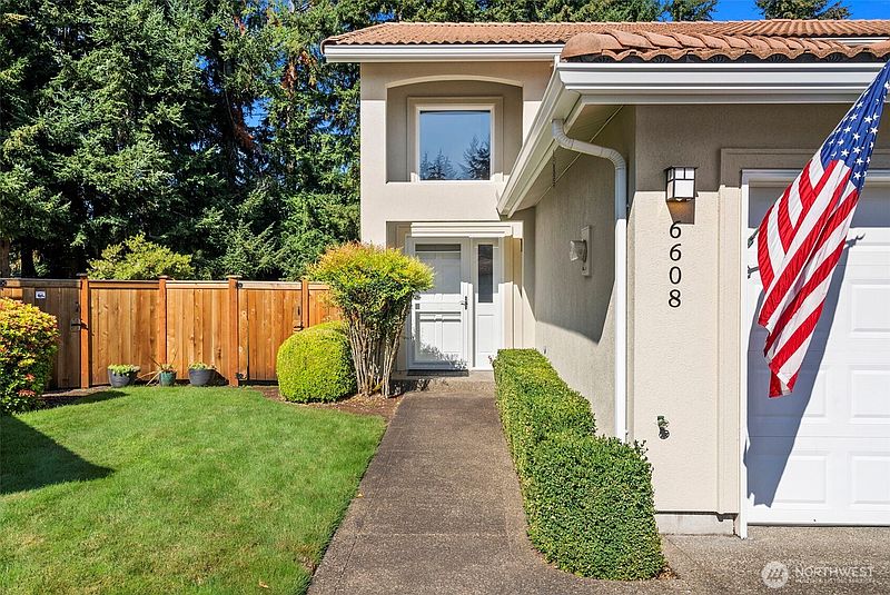 2nd image of 6608 Riviera Court SE