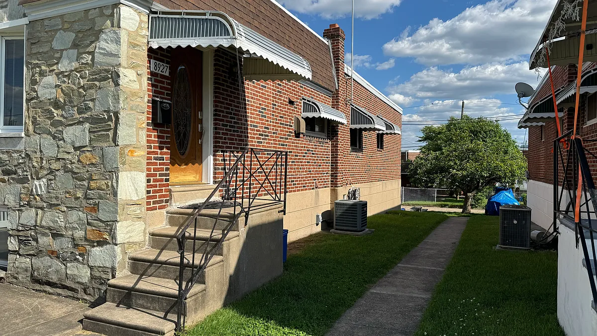 Building Photo - 8927 Blue Grass Rd