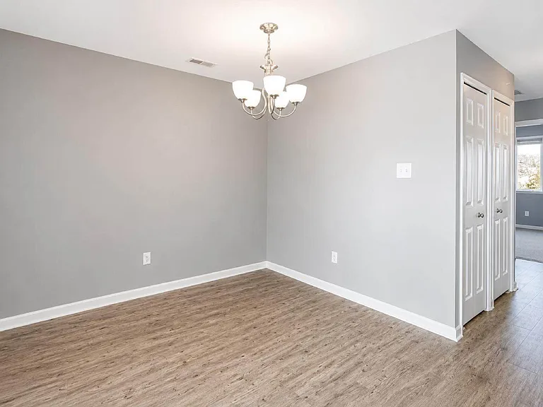 1097 Foxboro #31 — Photo 20