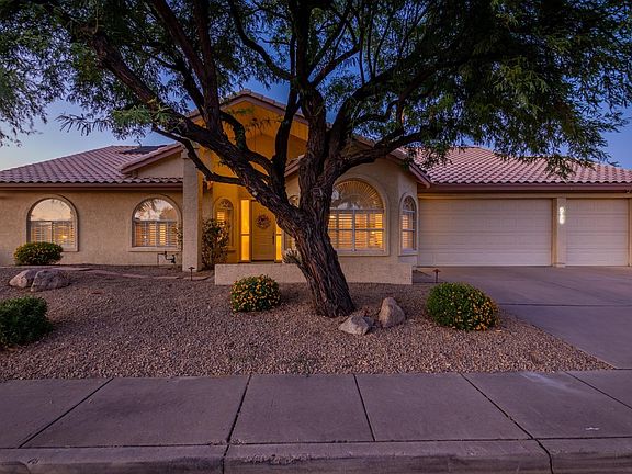 4th image of 6120 E Paradise Ln