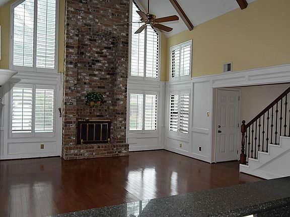 5th image of 20527 Manette Dr