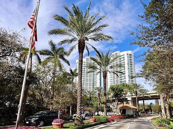 2nd image of 3600 Mystic Pointe Dr APT 317