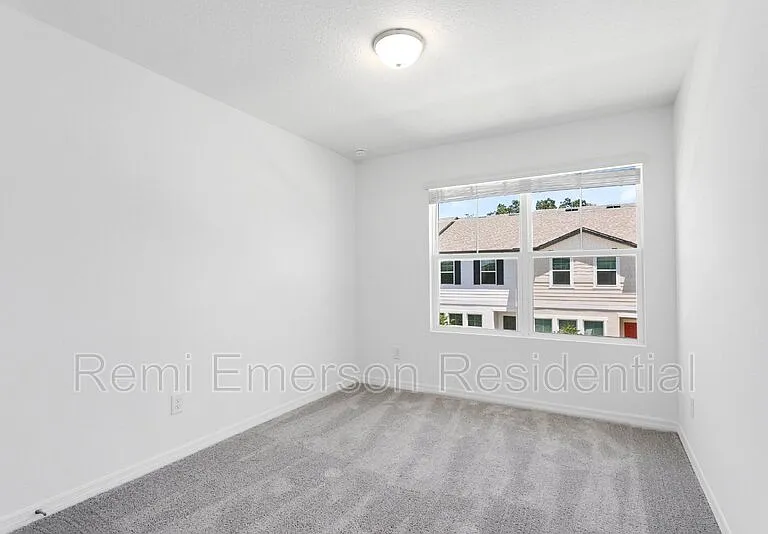 3150 Merton Aly — Photo 7