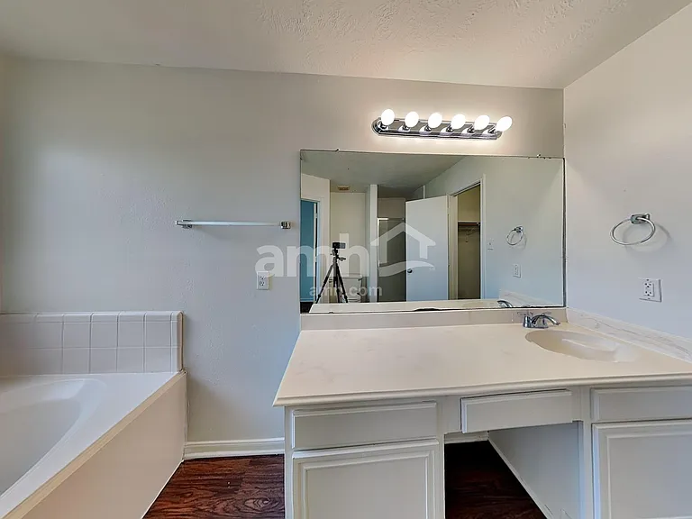 9220 Mahan Dr — Photo 13