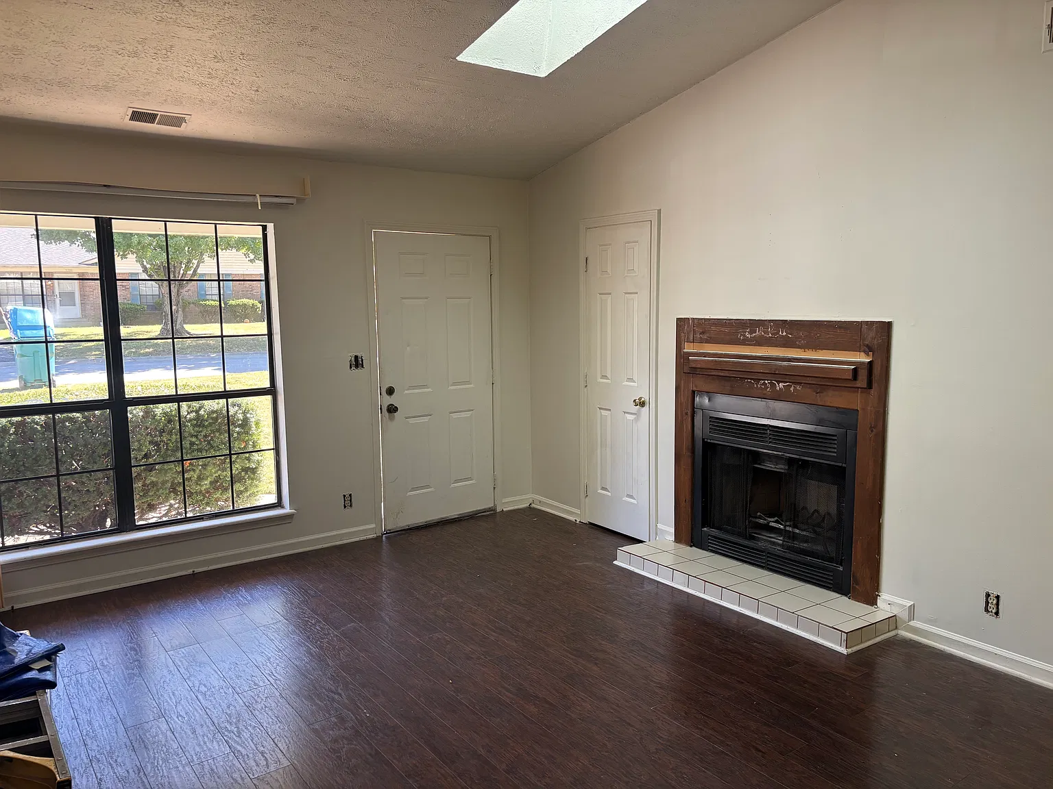 3758 Chamberlain Ct — Photo 4