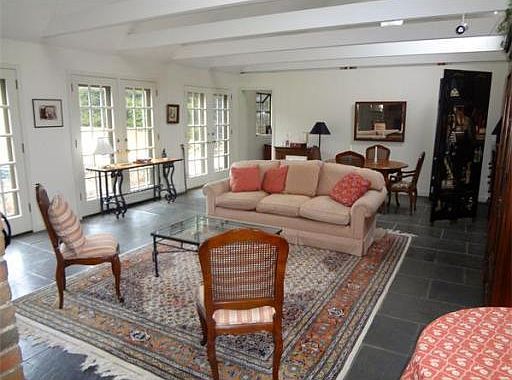 3rd image of 24 Woodbury St