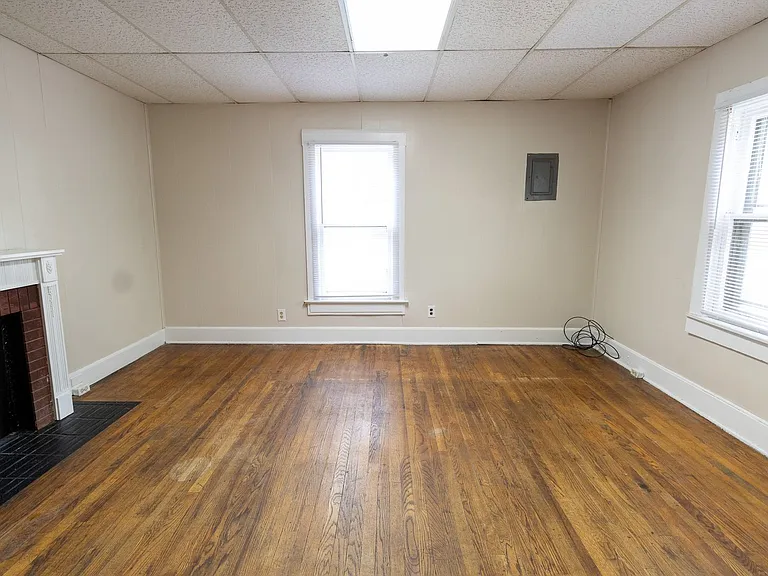 1403 Hinkson Ave — Photo 4