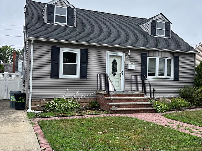 350 Mineola Ave — Photo 1