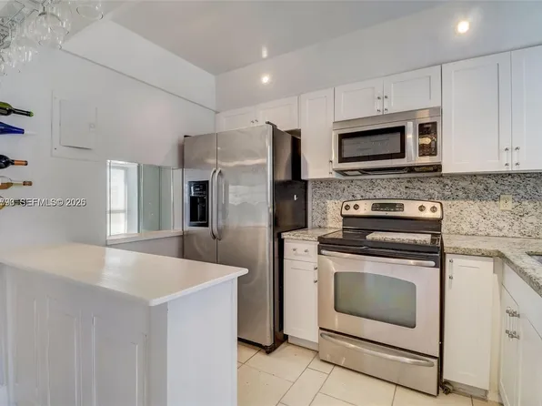 9001 Sunrise Lakes Blvd APT 109, Fort Lauderdale, FL 33322