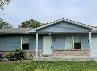 621 Sherwood Dr, Pacific, MO 63069