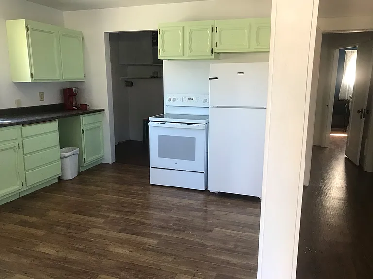 1104 W B St — Photo 14